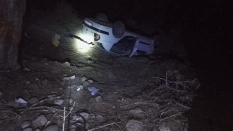 A­n­t­a­l­y­a­­d­a­ ­o­t­o­m­o­b­i­l­ ­ş­a­r­a­m­p­o­l­e­ ­d­e­v­r­i­l­d­i­:­ ­4­ ­ö­l­ü­,­ ­1­ ­y­a­r­a­l­ı­